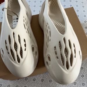 Yeezy Foam Runner white